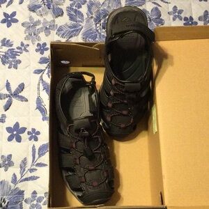 Khombu Ladies Sandals Adjustable Fit Size 7